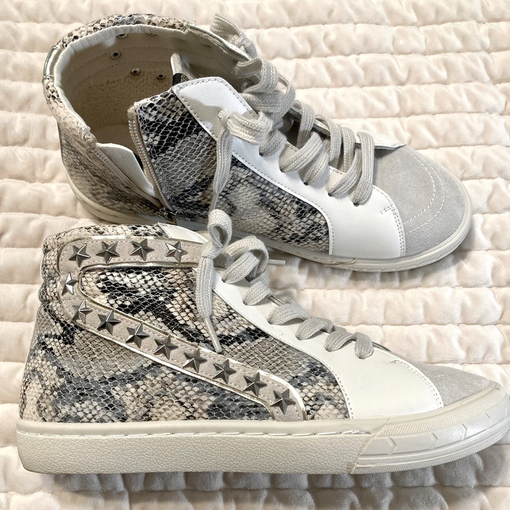 High top casual shoes